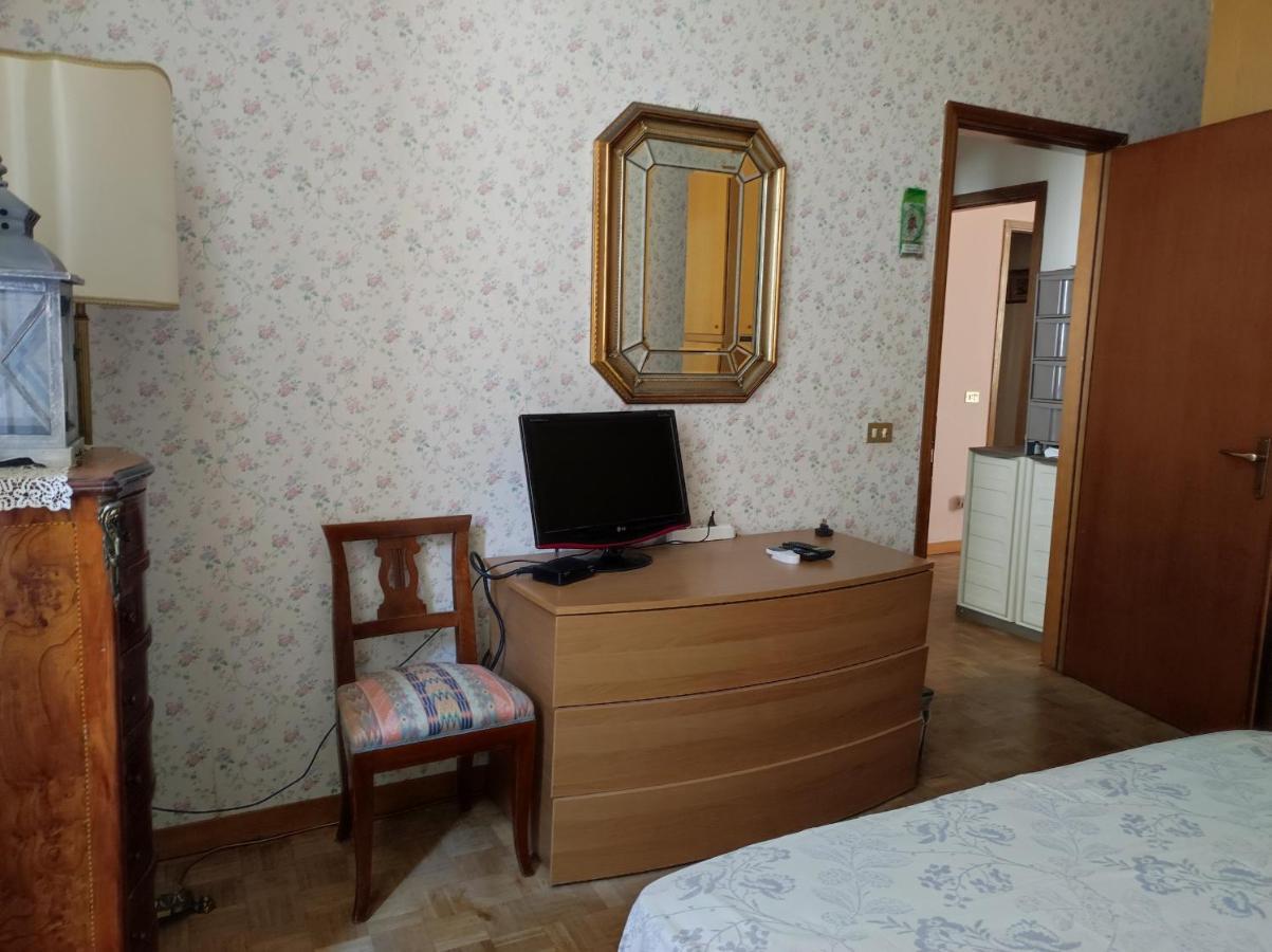 Ricky&Mamma Bed & Breakfast โกโม ภายนอก รูปภาพ