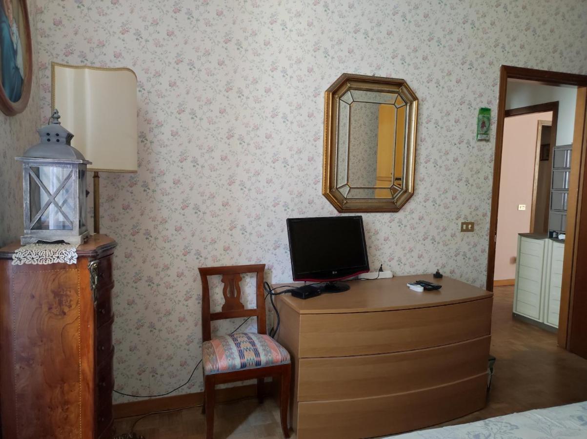 Ricky&Mamma Bed & Breakfast โกโม ภายนอก รูปภาพ